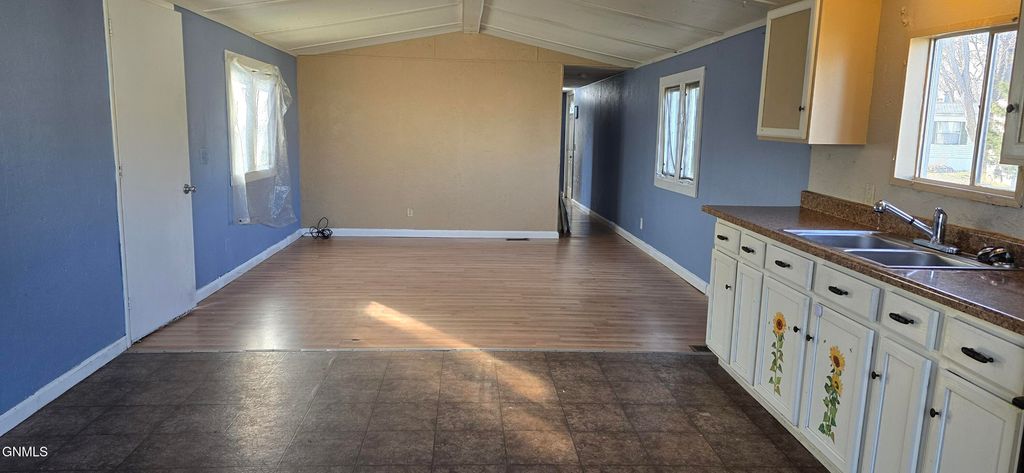 230 Northland Estates, Jamestown, ND 58401 photo 8