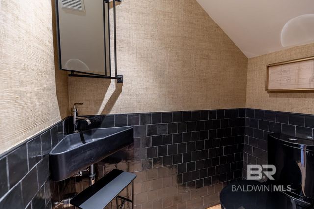 314 De La Mare Avenue 2, Fairhope, AL 36532