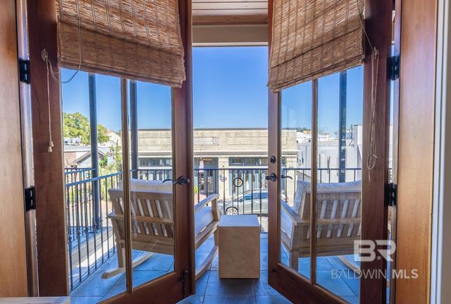 314 De La Mare Avenue 2, Fairhope, AL 36532