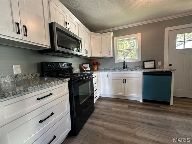 406 Perry St, Lebanon, MO 65536