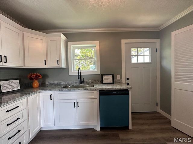 406 Perry St, Lebanon, MO 65536