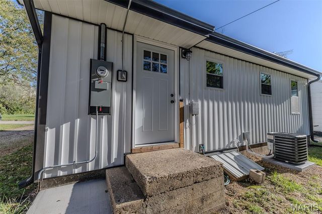 406 Perry St, Lebanon, MO 65536