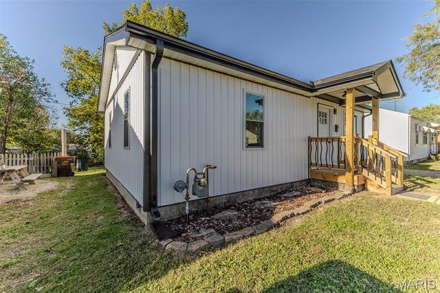 406 Perry St, Lebanon, MO 65536