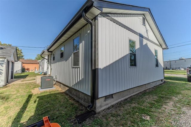 406 Perry St, Lebanon, MO 65536