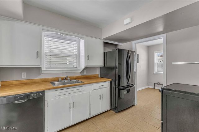 595 Oakmoor Road, Bay Village, OH 44140