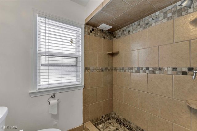 595 Oakmoor Road, Bay Village, OH 44140