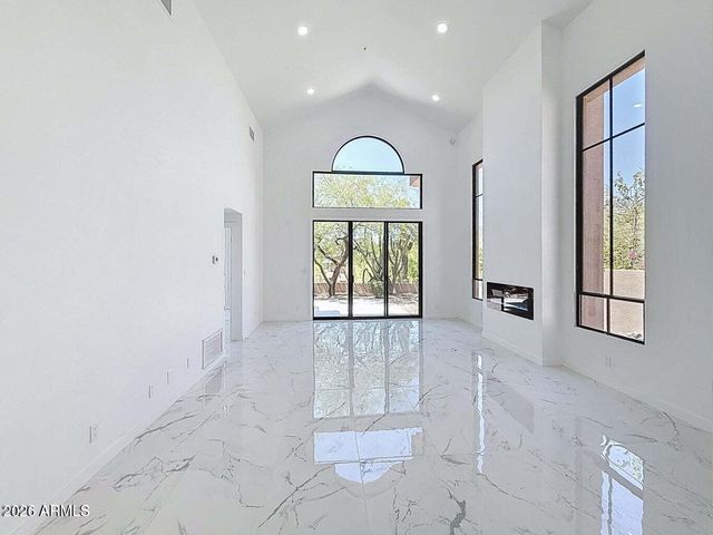 25150 N WINDY WALK Drive 14, Scottsdale, AZ 85255