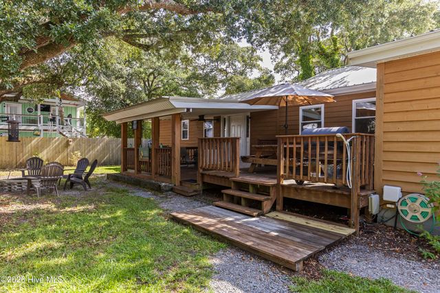 105 NW 7th Street, Oak Island, NC 28465