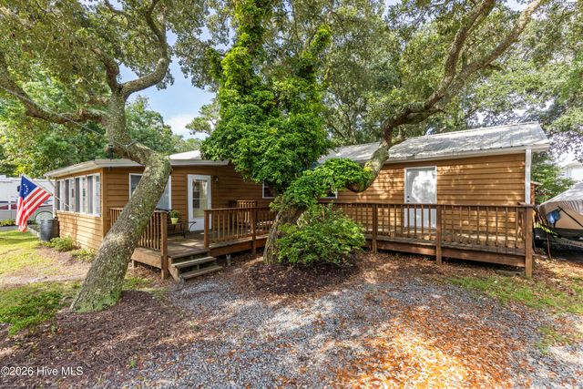 105 NW 7th Street, Oak Island, NC 28465