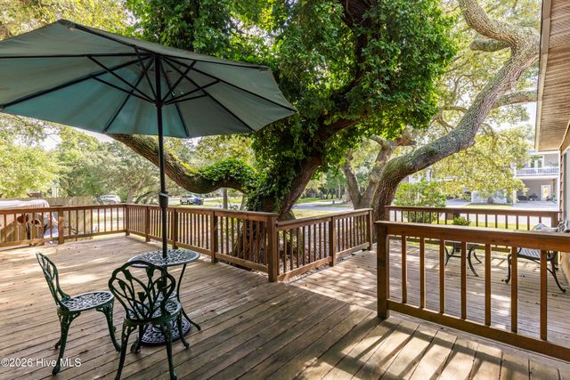 105 NW 7th Street, Oak Island, NC 28465