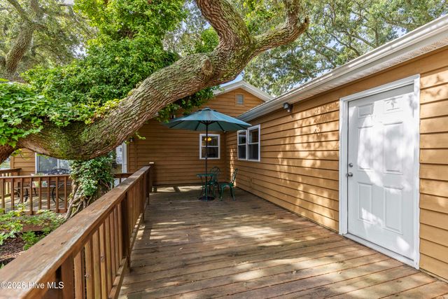 105 NW 7th Street, Oak Island, NC 28465