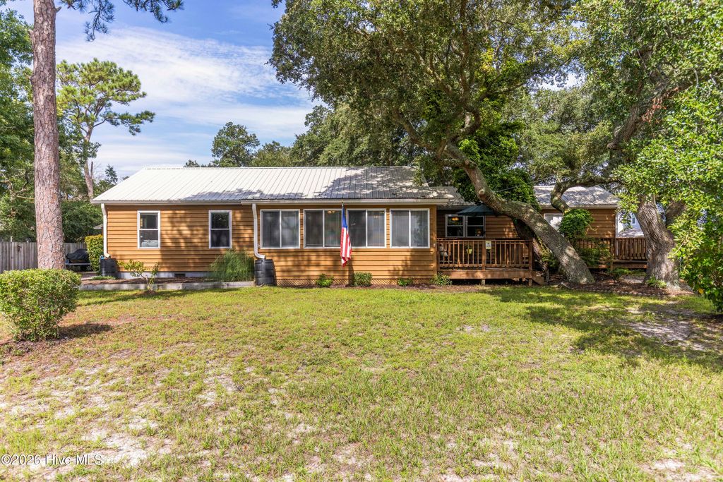 105 NW 7th Street, Oak Island, NC 28465