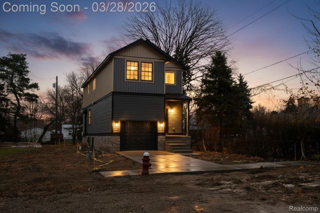 8475 Stout Avenue, Warren, MI 48093