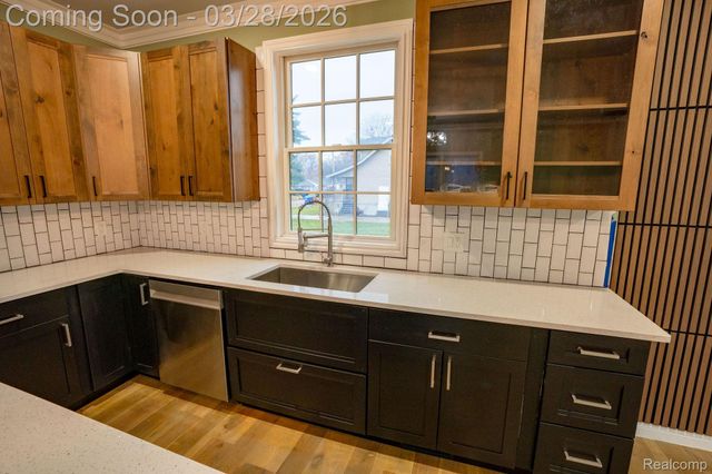 8475 Stout Avenue, Warren, MI 48093