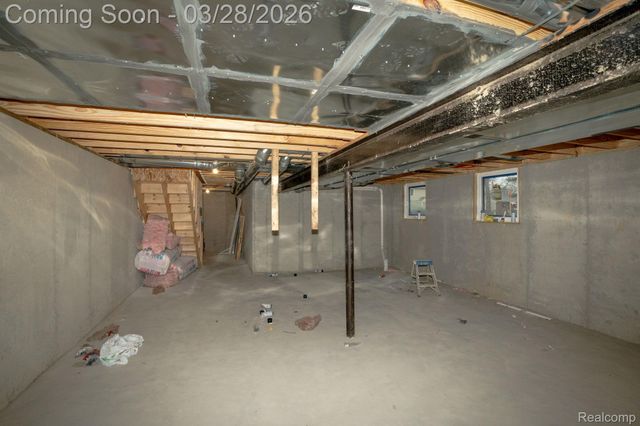 8475 Stout Avenue, Warren, MI 48093