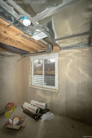 8475 Stout Avenue, Warren, MI 48093