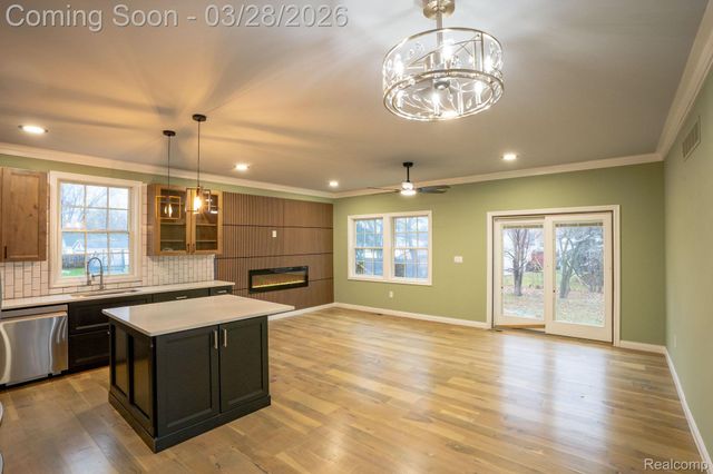 8475 Stout Avenue, Warren, MI 48093