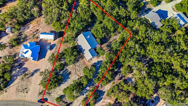 1095 Stallion Springs, Fischer, TX 78623