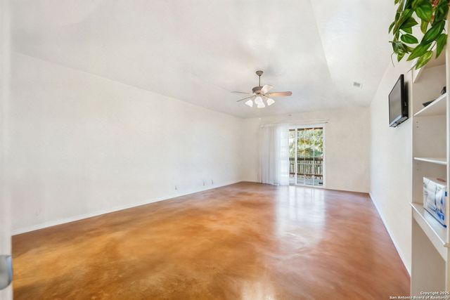 1095 Stallion Springs, Fischer, TX 78623