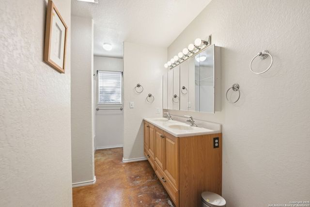 1095 Stallion Springs, Fischer, TX 78623