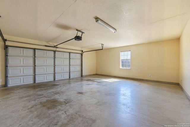 1095 Stallion Springs, Fischer, TX 78623