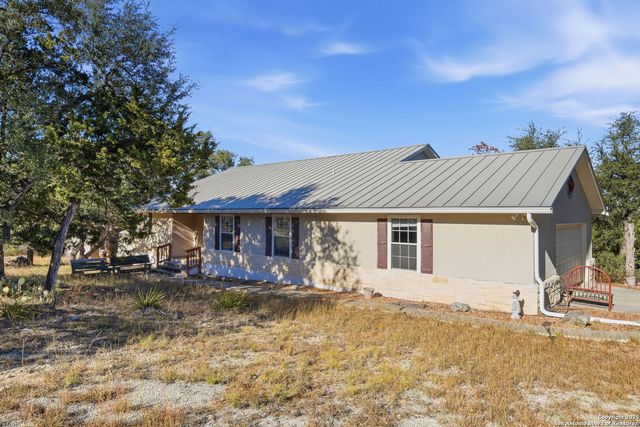 1095 Stallion Springs, Fischer, TX 78623