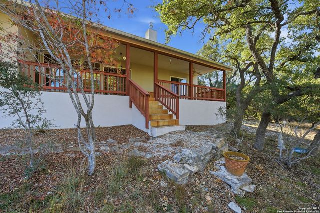 1095 Stallion Springs, Fischer, TX 78623