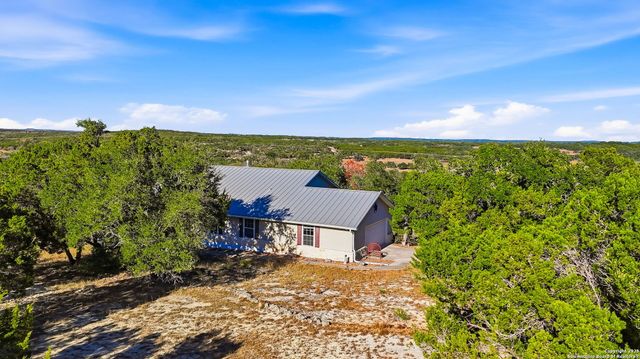 1095 Stallion Springs, Fischer, TX 78623