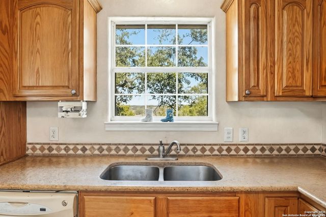 1095 Stallion Springs, Fischer, TX 78623