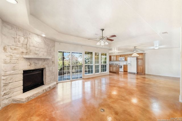 1095 Stallion Springs, Fischer, TX 78623