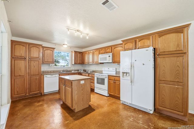 1095 Stallion Springs, Fischer, TX 78623