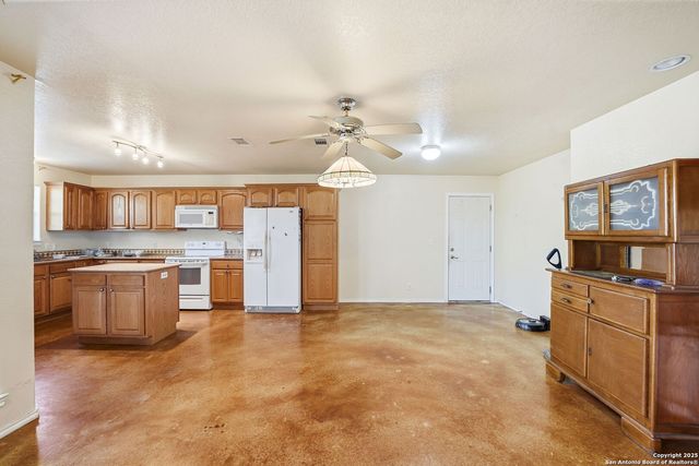 1095 Stallion Springs, Fischer, TX 78623
