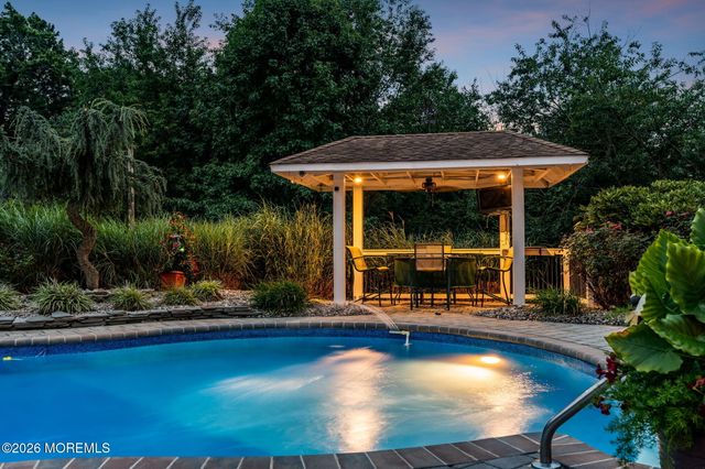 3 Peachtree Lane, Manalapan, NJ 07726