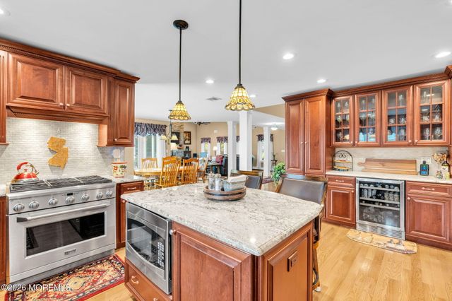 3 Peachtree Lane, Manalapan, NJ 07726
