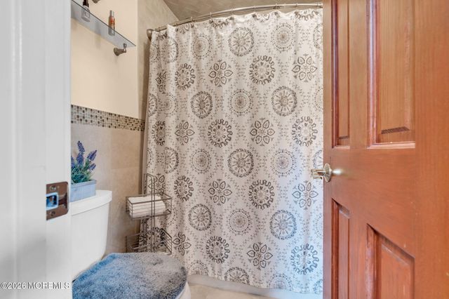 3 Peachtree Lane, Manalapan, NJ 07726