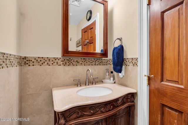 3 Peachtree Lane, Manalapan, NJ 07726