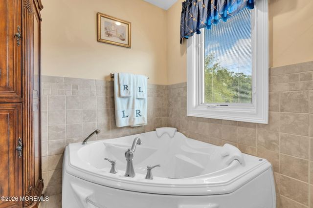 3 Peachtree Lane, Manalapan, NJ 07726