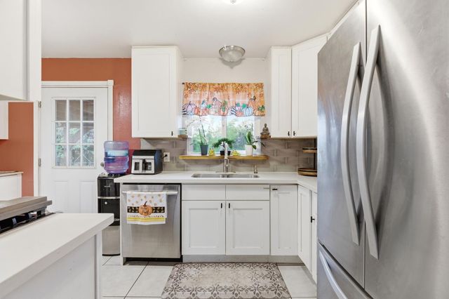 405 E Edison St, Manteca, CA 95336