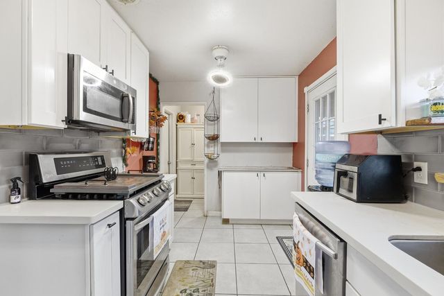 405 E Edison St, Manteca, CA 95336