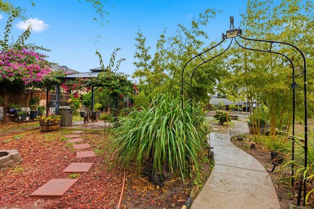 405 E Edison St, Manteca, CA 95336