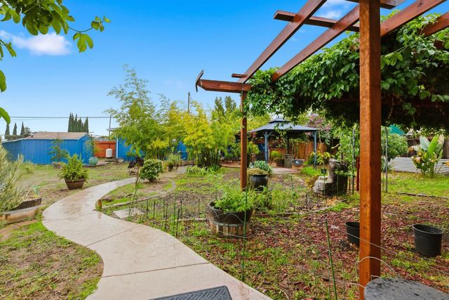 405 E Edison St, Manteca, CA 95336