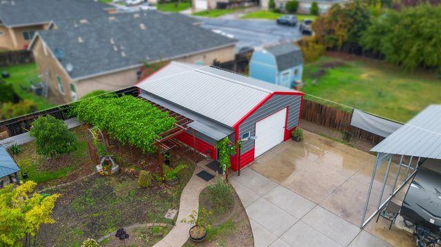 405 E Edison St, Manteca, CA 95336