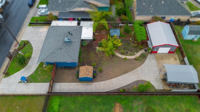 405 E Edison St, Manteca, CA 95336