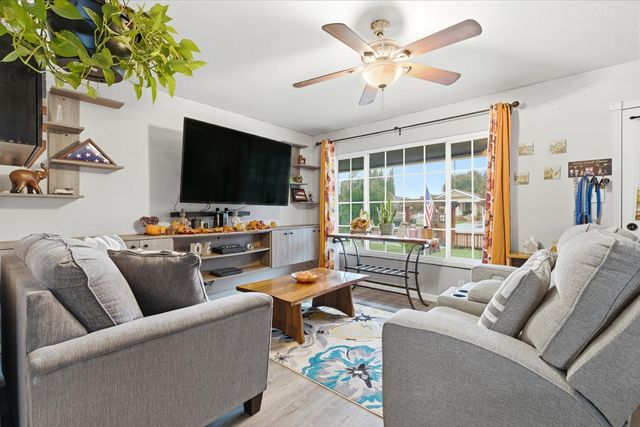 405 E Edison St, Manteca, CA 95336