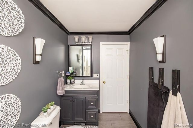 3251 Mann Road, Clarkston, MI 48346