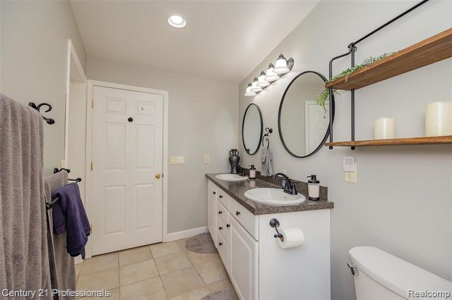 3251 Mann Road, Clarkston, MI 48346