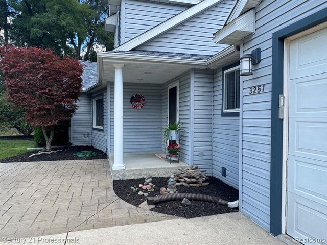 3251 Mann Road, Clarkston, MI 48346