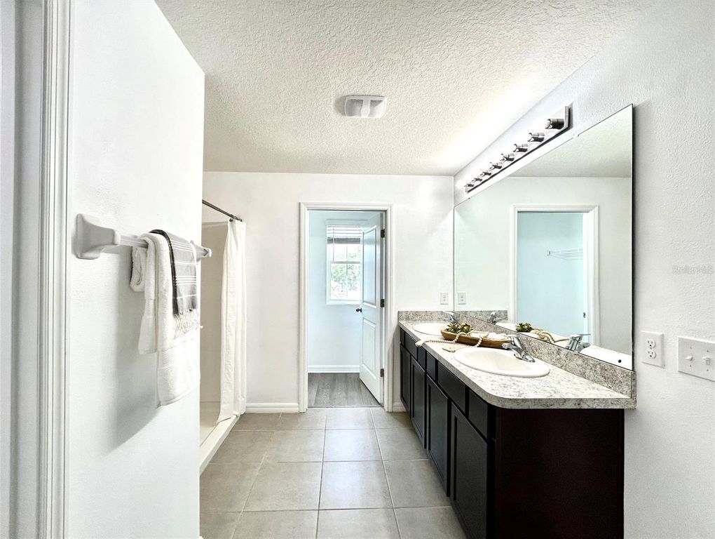 Image 25 of property listing at 232 TIERRA VERDE WAY, Bradenton, FL 34212