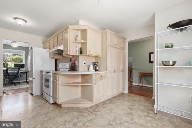 24312 LOG HOUSE RD, Gaithersburg, MD 20882