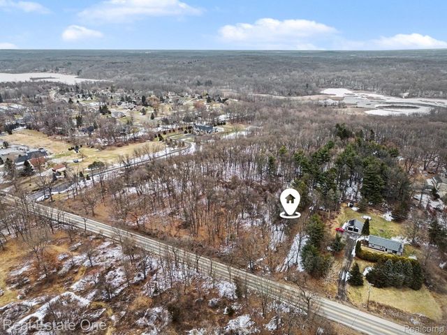 3277 S Milford Road, Highland Charter Township, MI 48357